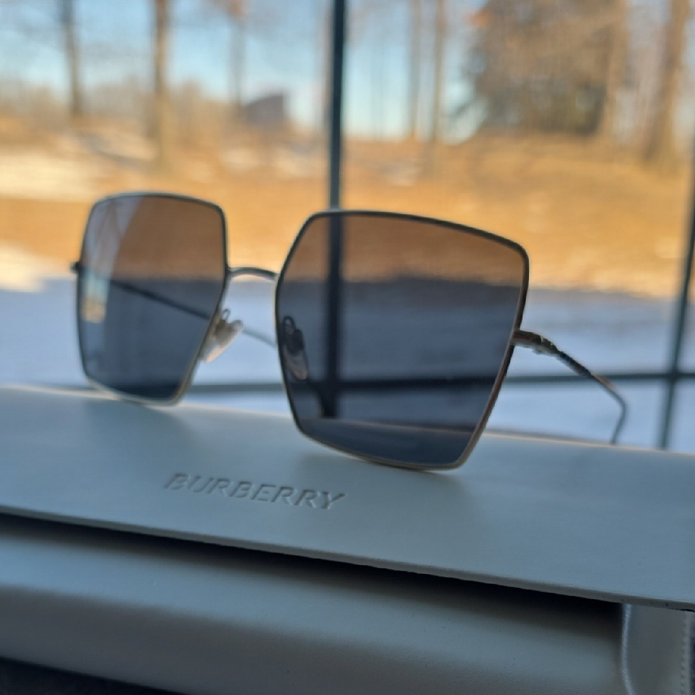 Burberry Aviator Metal Frame Sunglasses